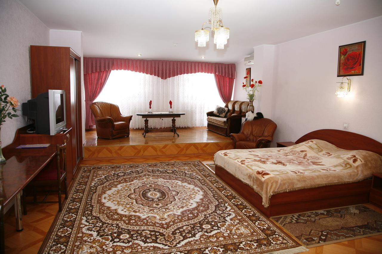 Hotel Anzhelina Cherson Esterno foto