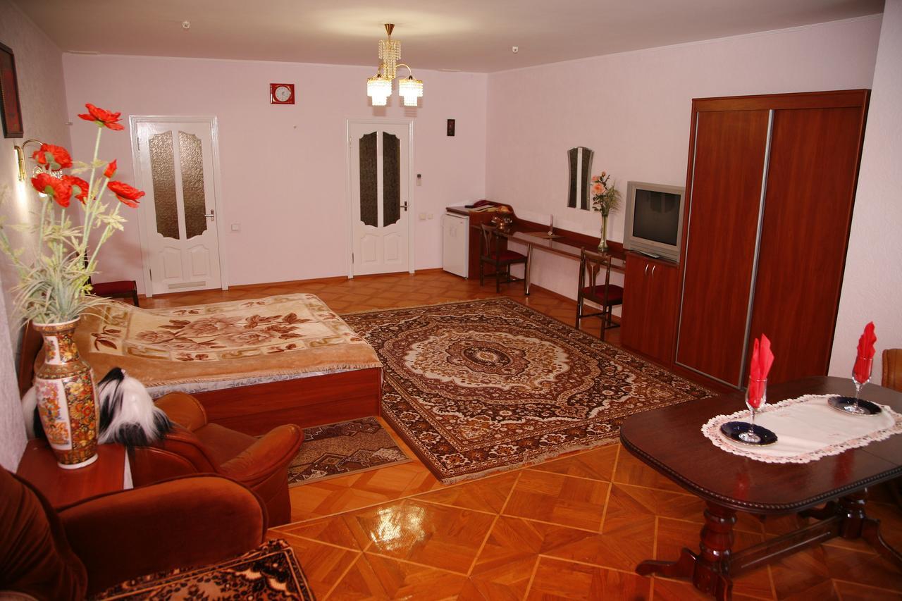 Hotel Anzhelina Cherson Esterno foto